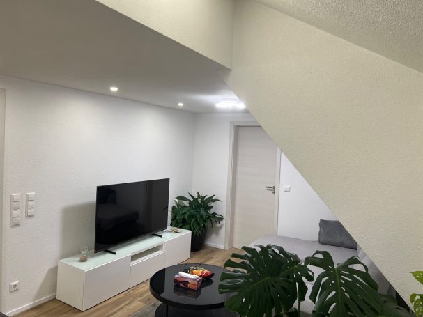 Wohnzimmer Dachgeschosswohnung Wohnzimmer einer kleinen Dachgeschosswohnung nach Renovierung